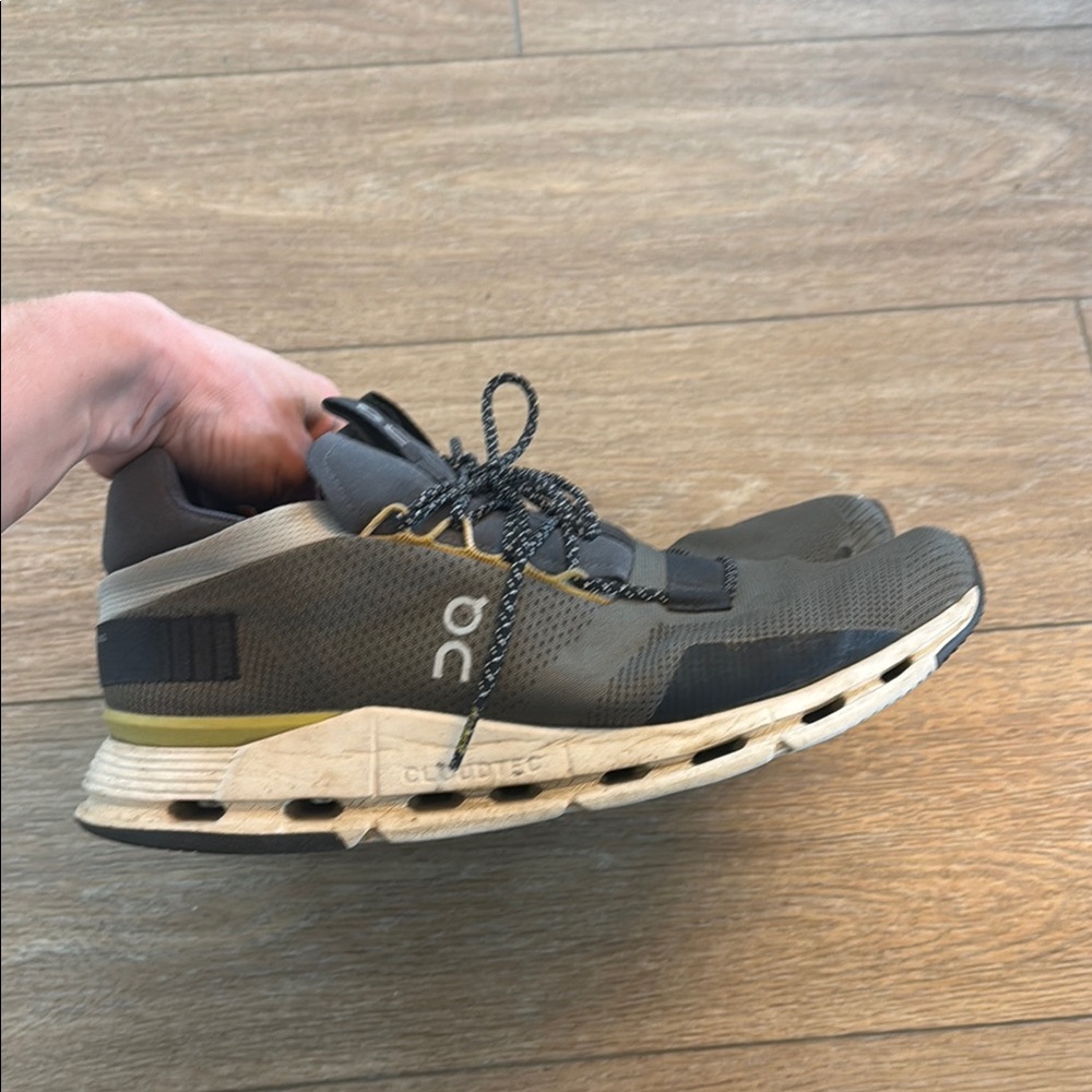 On Running Green and Cream Sneakers with Performance Cushioning Men’s Size 11